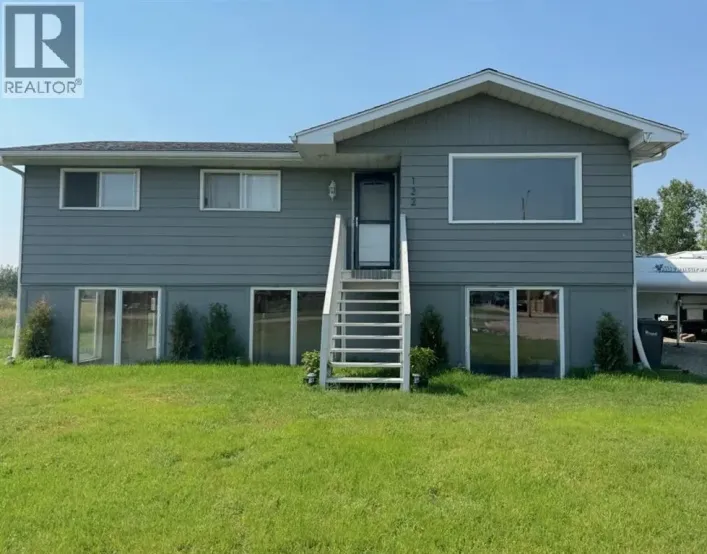 122 S 3 Street W, Magrath