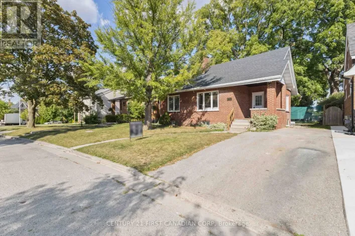 122 WINDSOR CRESCENT, London South