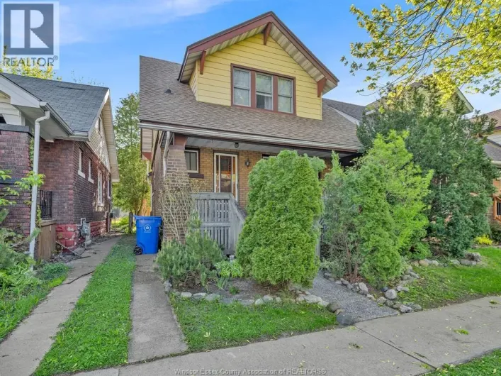 1220 LINCOLN, Windsor