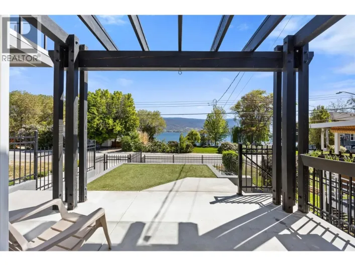 12206 Lakeshore Drive S, Summerland