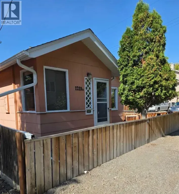 1221 (1219A) 4 Avenue S, Lethbridge