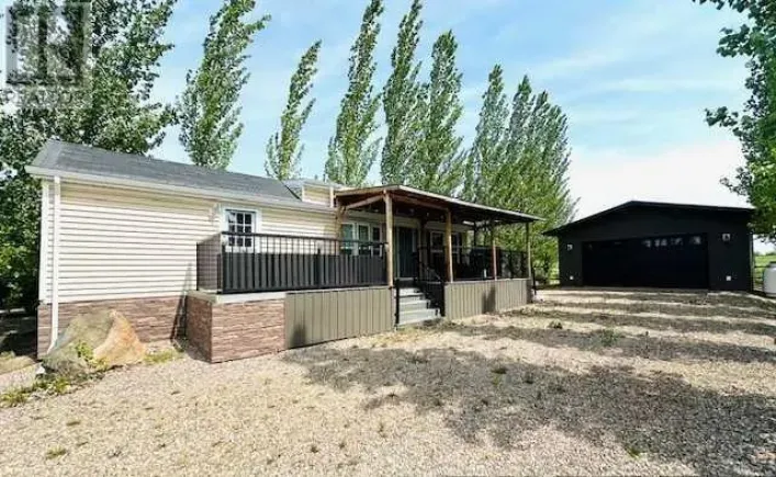 1221 Oak Avenue, Lac Des Iles