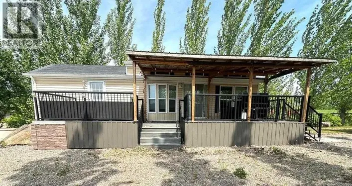 1221 Oak Avenue, Lac Des Iles