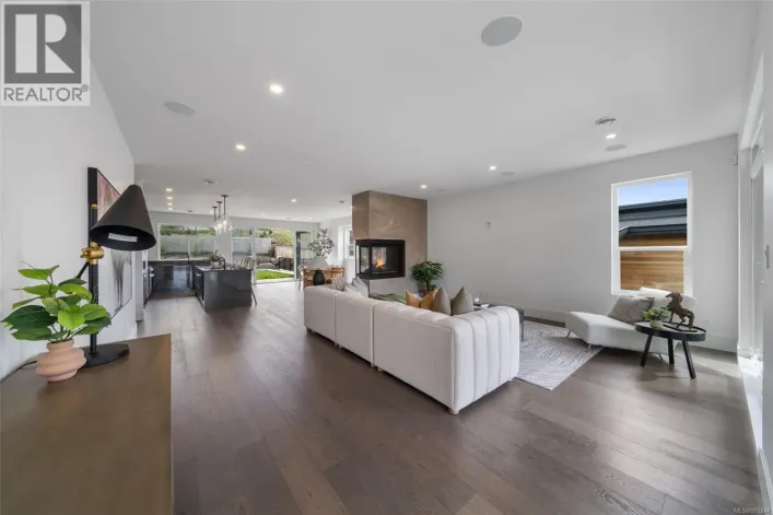 1221 Viewtop Rd, Duncan