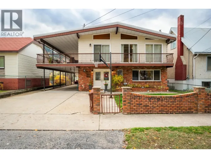 1224 Third Avenue, Trail