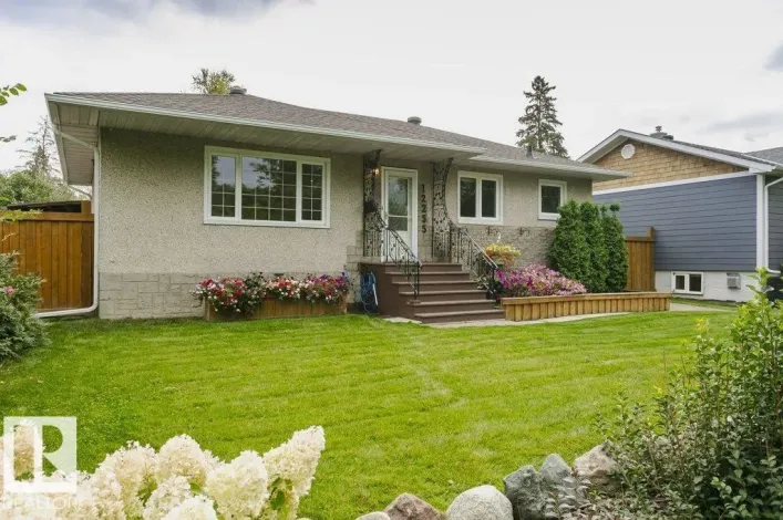 House for sale: 12255 DOVERCOURT CR NW, Edmonton