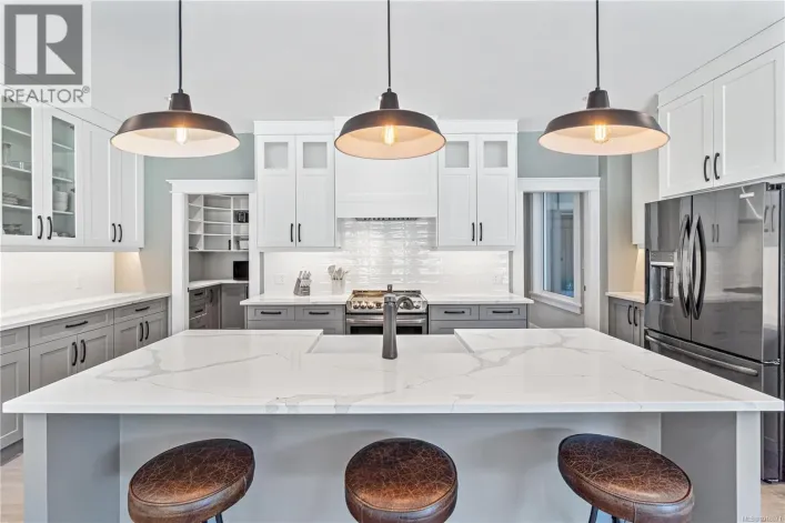 1227 Burbank Rd, Qualicum Beach