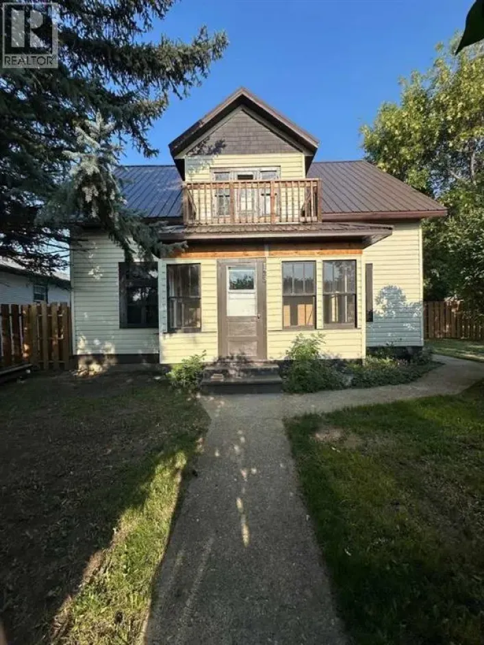 123 3 Street E, Brooks