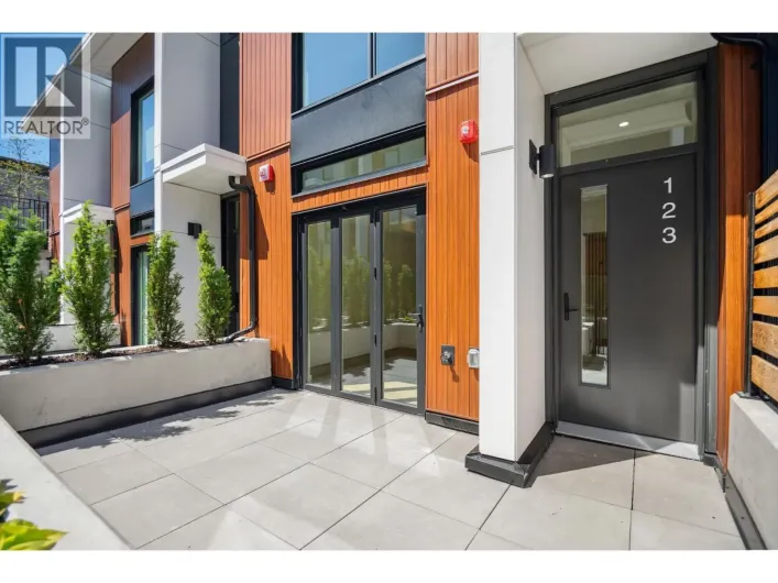 123 725 W 49 AVENUE, Vancouver