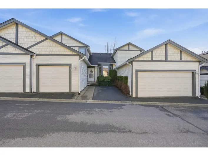 123 9012 WALNUT GROVE DRIVE, Langley