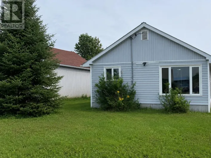 123 Burns ST, Atikokan
