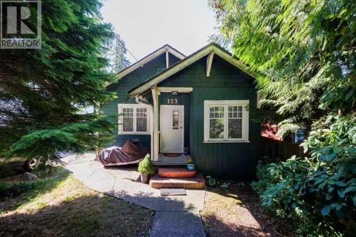 123 E KINGS ROAD, North Vancouver