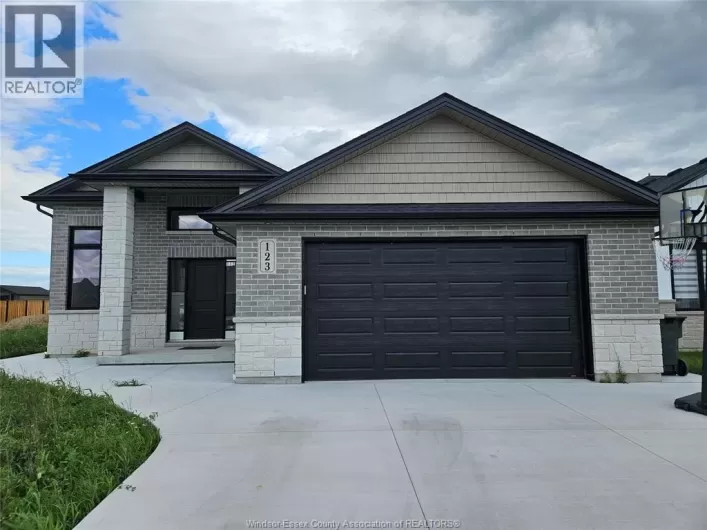 123 KINGSBRIDGE DRIVE, Amherstburg