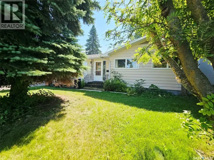 House for sale: 123 Riedel AVENUE W, Langenburg