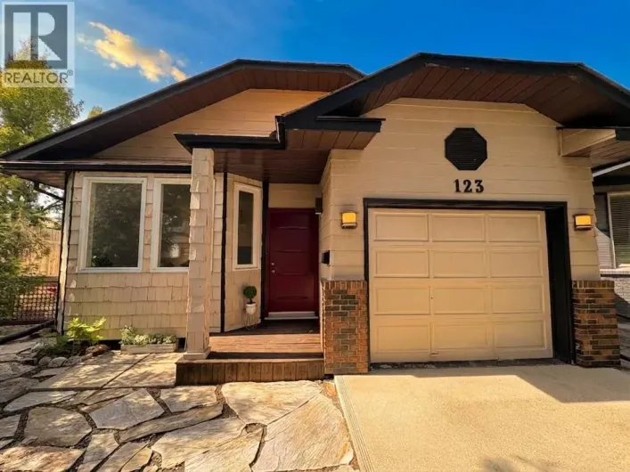123 SUNMILLS Place SW, Calgary
