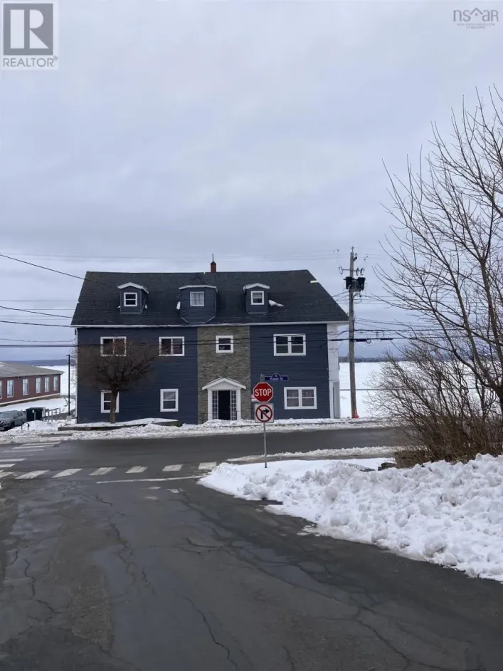 123 Water Street, Pictou