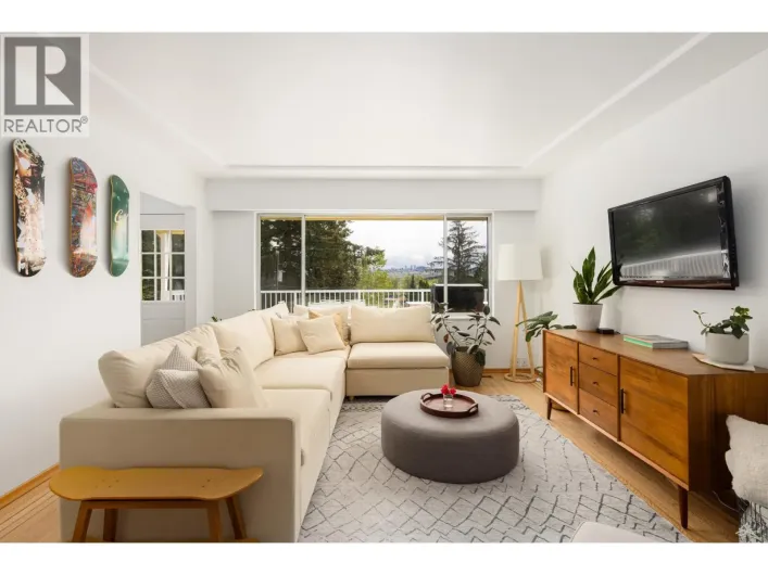 1231 CLOVERLEY STREET, North Vancouver