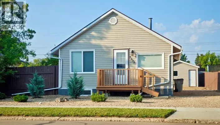 1233 6 Avenue, Wainwright