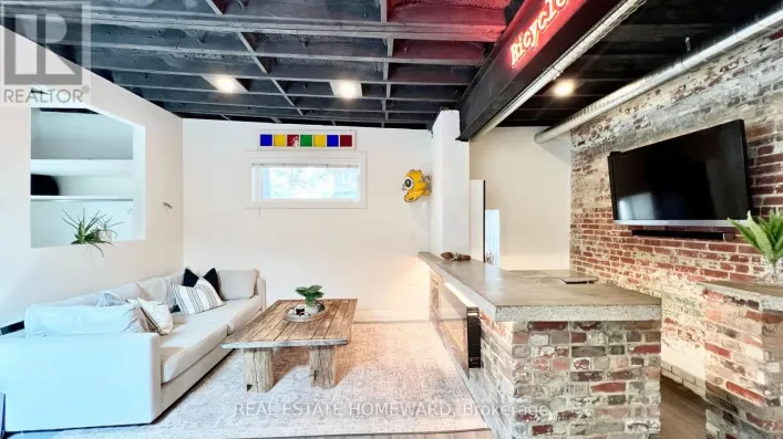 1233 DUNDAS STREET E, Toronto