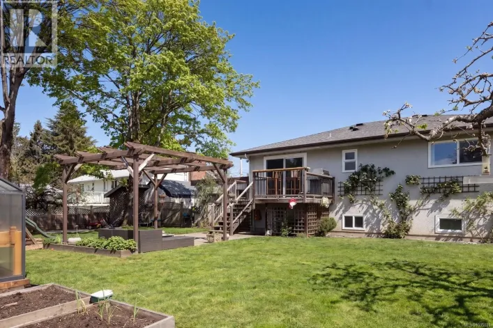 1233 Roy Rd, Saanich