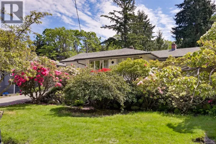 1233 Tattersall Dr, Saanich