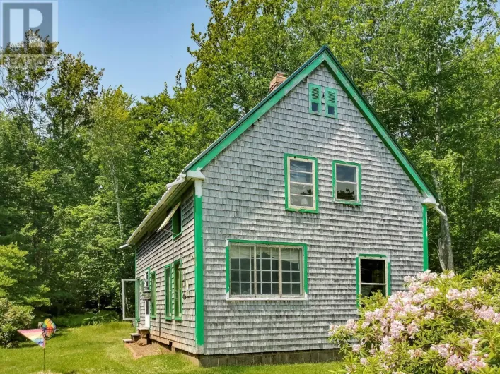 1236 Valleyfield Road, Valleyfield