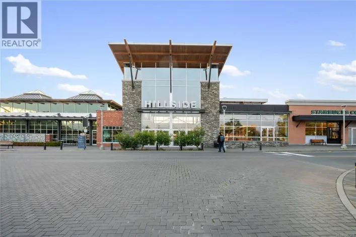 124 1644 Hillside Ave, Victoria