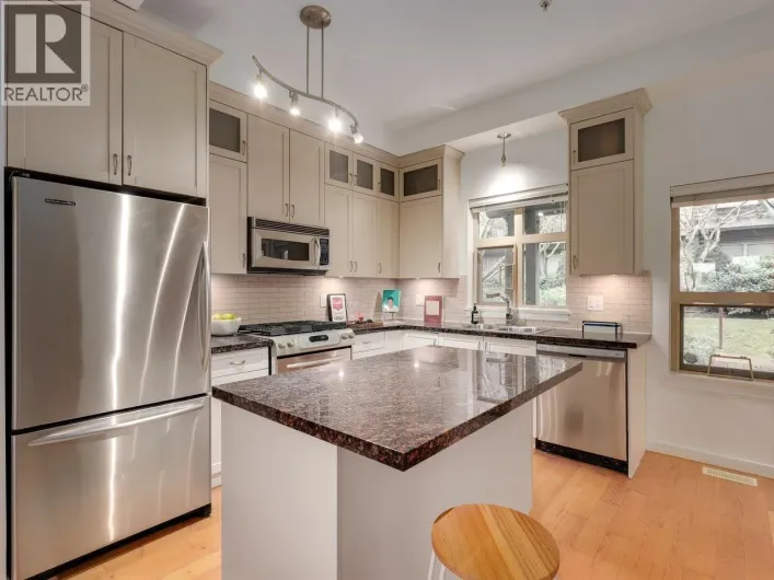 124 250 SALTER STREET, New Westminster