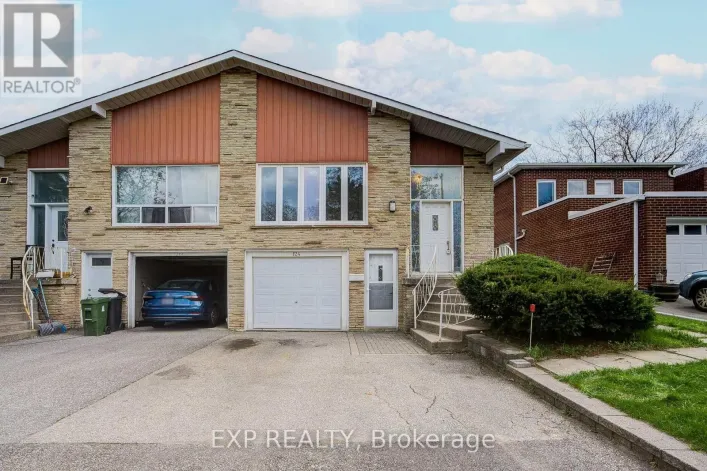 124 CHIPWOOD CRESCENT, Toronto