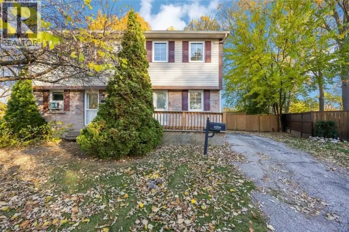124 FAIRVIEW PLACE, Sarnia