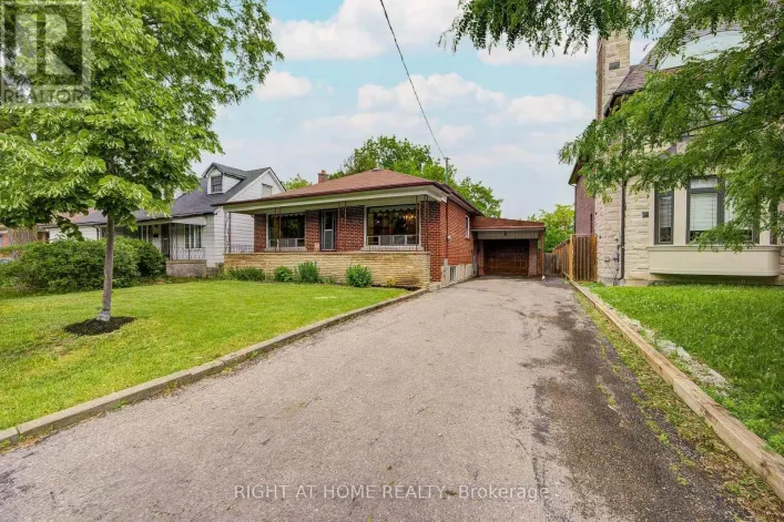 124 PATRICIA AVENUE, Toronto