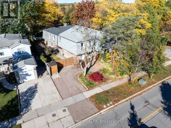 124 SPRINGHEAD GARDENS, Richmond Hill