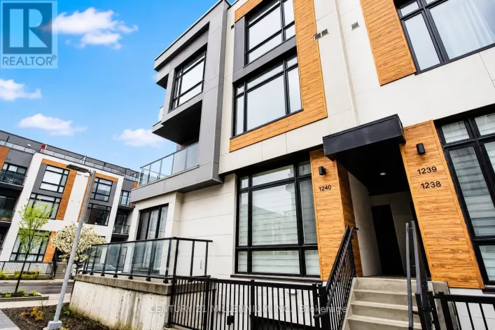 1240 - 10 DAVID EYER ROAD, Richmond Hill