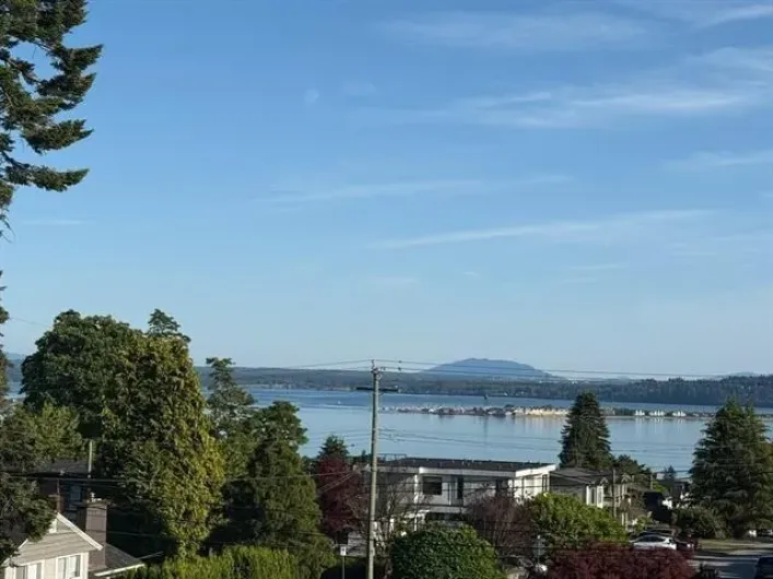 1243 PARKER STREET, White Rock