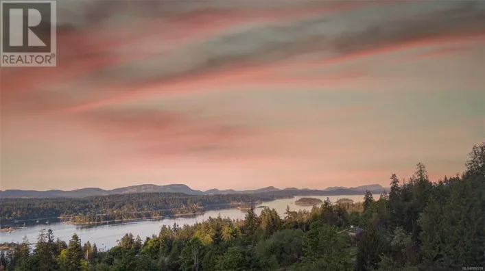 125 Bishops Walk Rd, Salt Spring