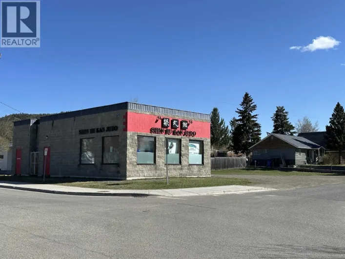 125 CEDAR AVENUE, 100 Mile House