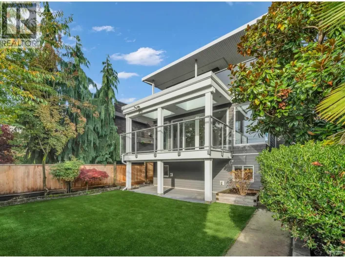 1251 CLYDE AVENUE, West Vancouver