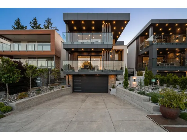 1255 KENT STREET, White Rock