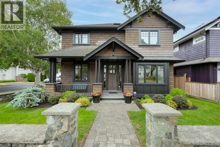 1255 Richardson St, Victoria