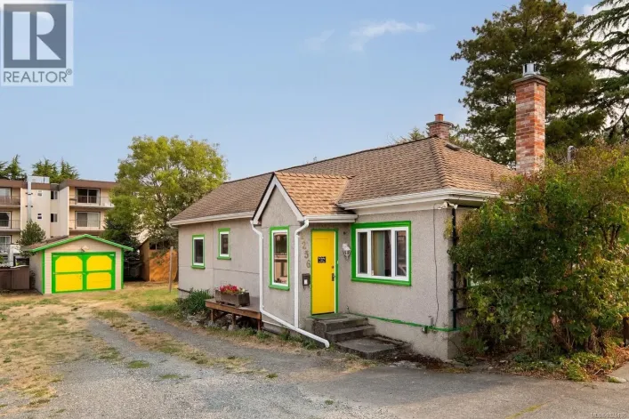 1256 Walnut St, Victoria