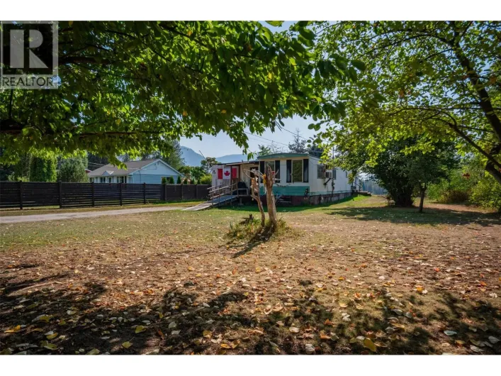 126 100th Street, Castlegar