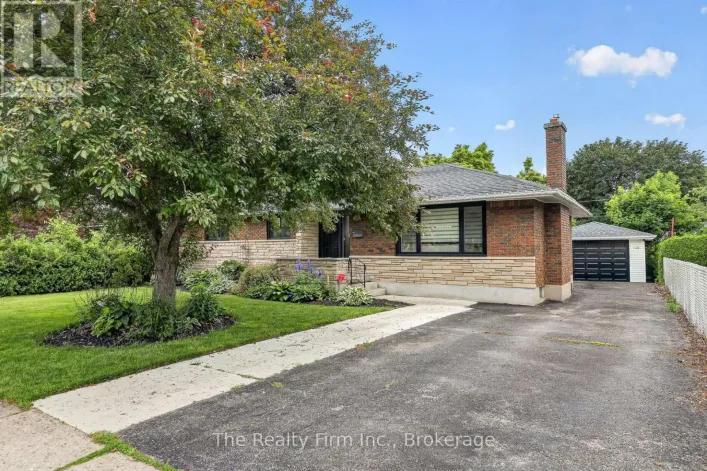 126 SPRINGBANK AVENUE N, Woodstock