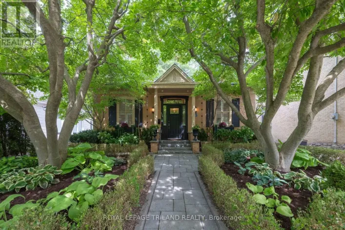 126 SYDENHAM STREET, London East