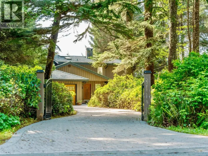 1261 Lynn Rd, Tofino
