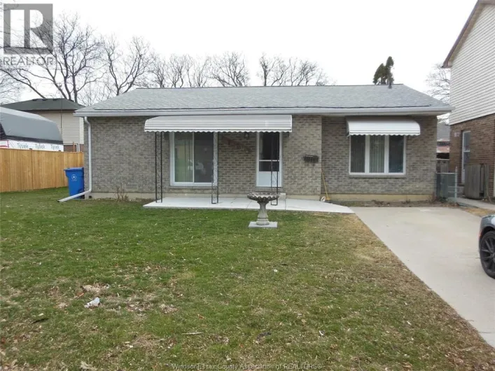 1262 COTTAGE, Windsor