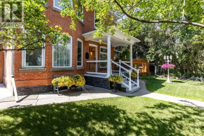 127 1 Street SW, Medicine Hat