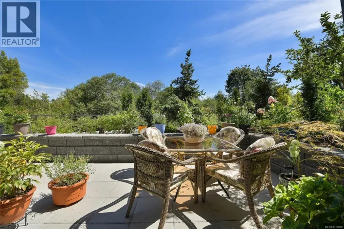 127 920 REUNION Ave, Langford