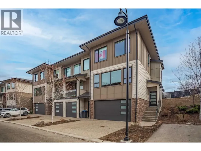12798 Lake Hill Drive Unit# 37, Lake Country