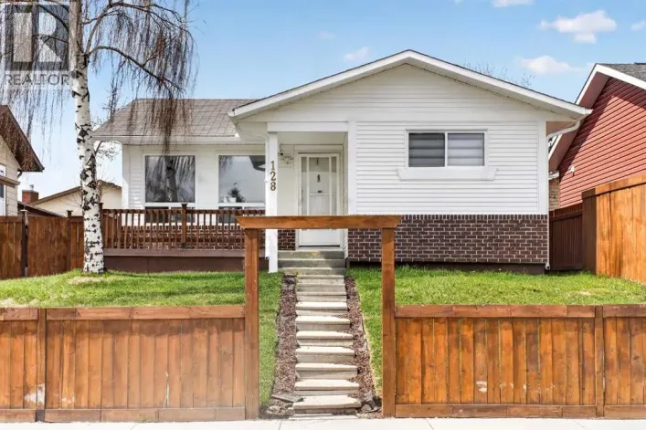 128 Castledale Crescent NE, Calgary