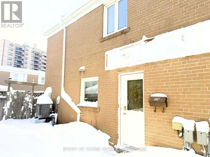 128 TOWNHOUSE CRESCENT, Brampton